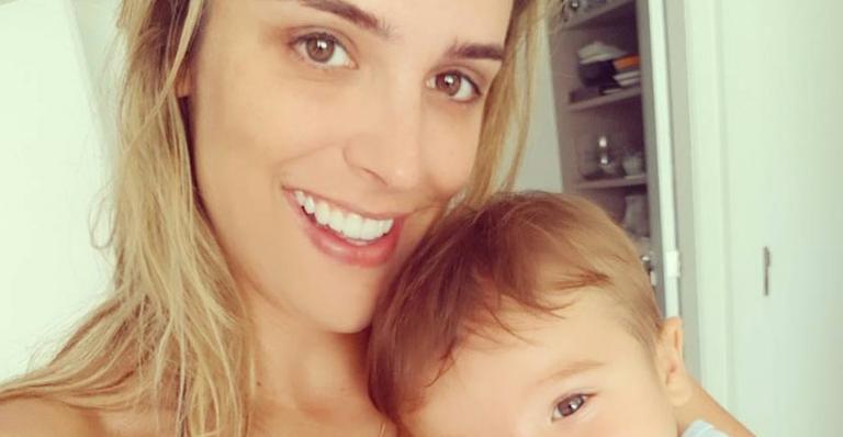 Rafa Brites mostra barriga sarada em foto com o filho, Rocco