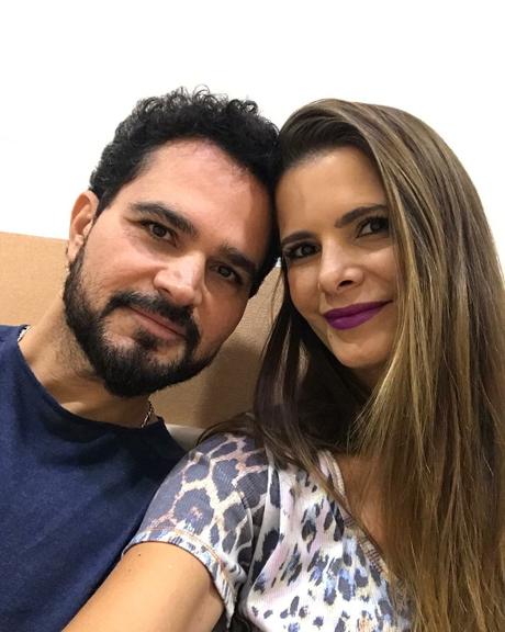 Conheça as belas e discretas esposas que conquistaram o coração dos sertanejos