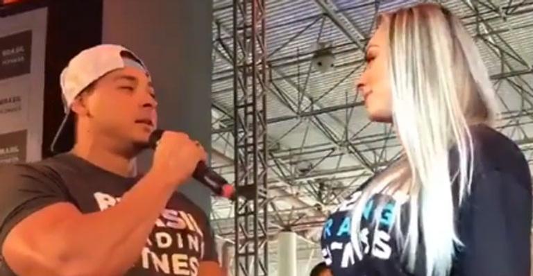 Felipe Franco se declara para Juju Salimeni em evento