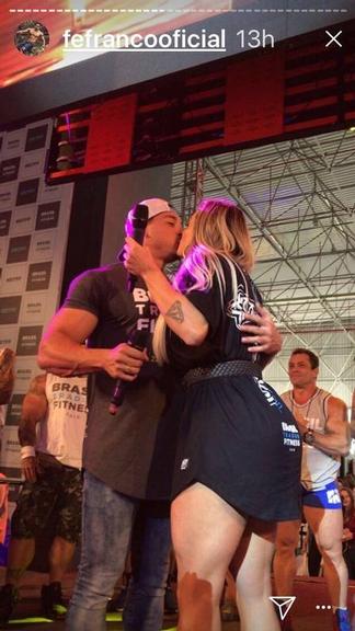 Felipe Franco se declara para Juju Salimeni em evento