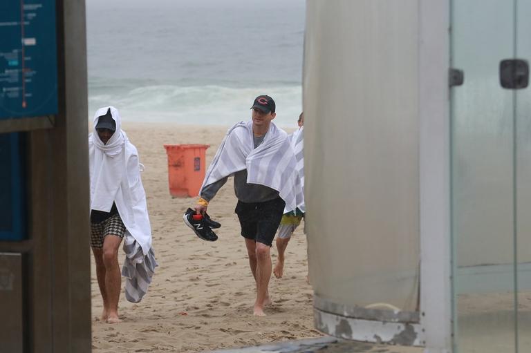 Asthon Kutcher na praia de ipanema