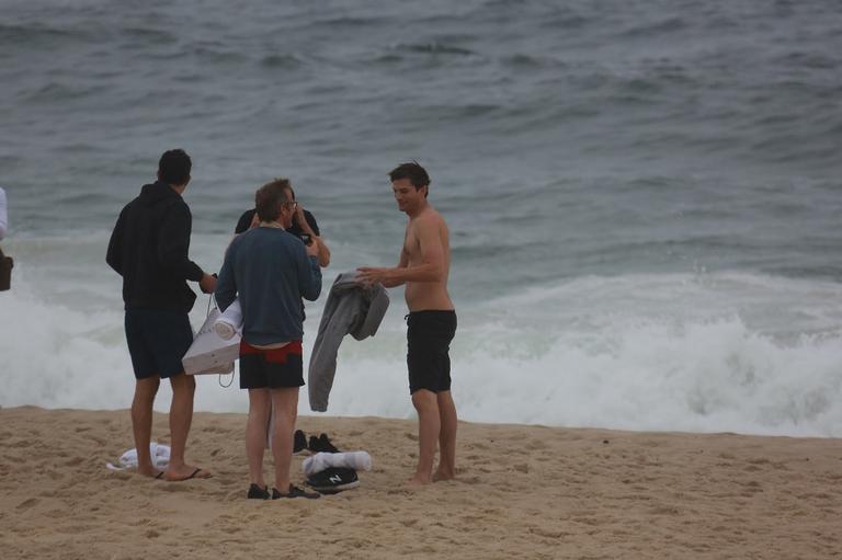 Asthon Kutcher na praia de ipanema