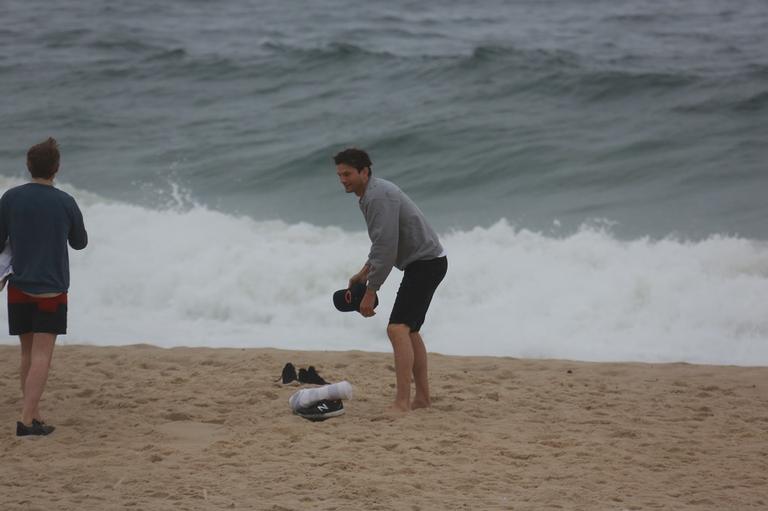 Asthon Kutcher na praia de ipanema