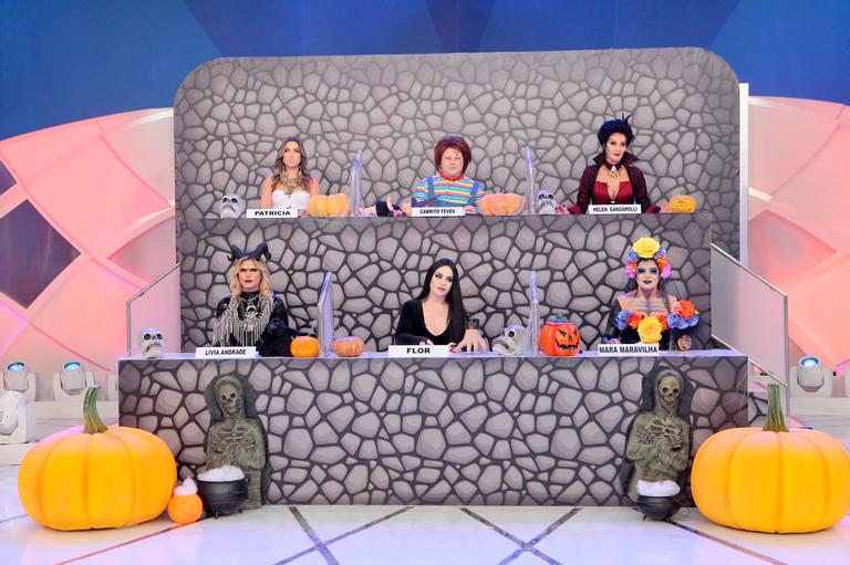 Silvio Santos exibe especial de Halloween com a turma do “Jogo dos Pontinhos”  