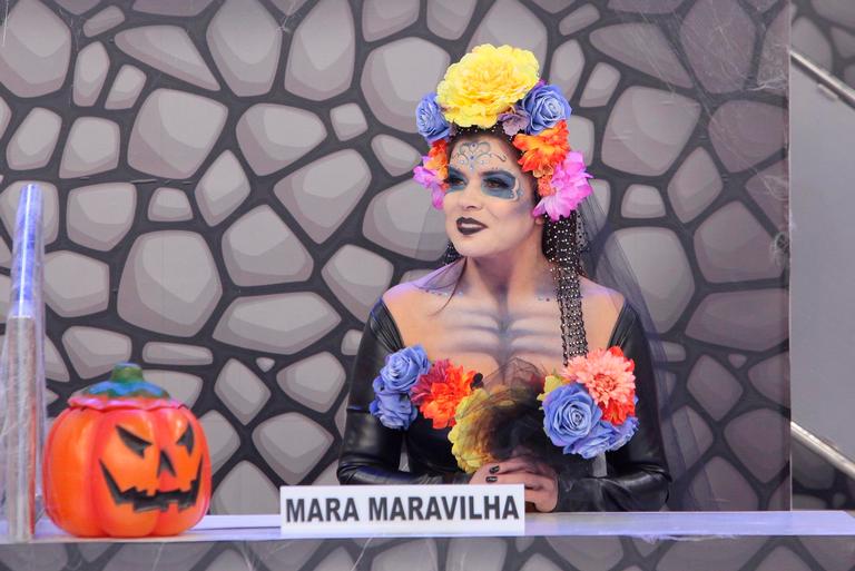 Silvio Santos exibe especial de Halloween com a turma do “Jogo dos Pontinhos”  