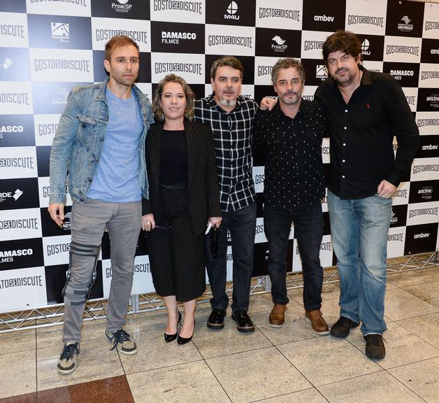 Cássio Gabus Mendes e Kéfera participam do lançamento do filme 'Gosto Se Discute'