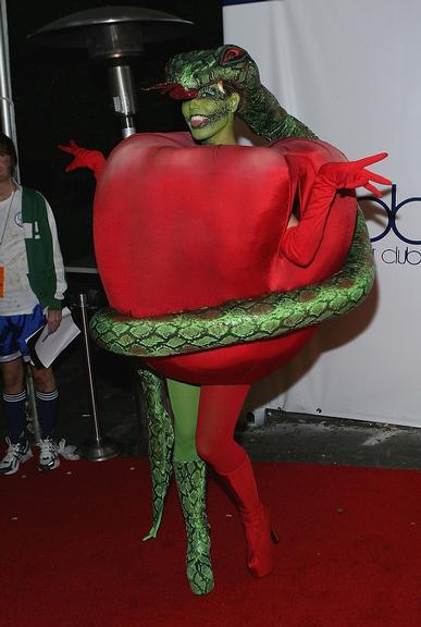 Heidi Klum Halloween Party 2006 (01)