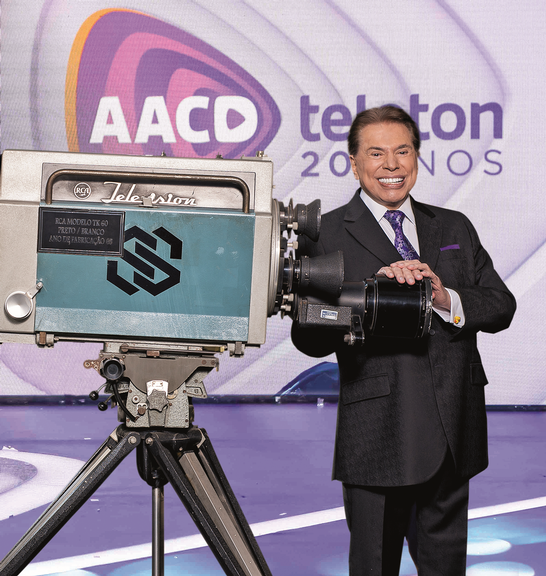 Silvio Santos encerra a maratona de 25 horas do Teleton