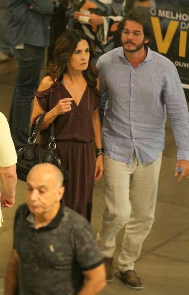 Fátima Bernardes passeia com Túlio Gadêlha em shopping no Rio