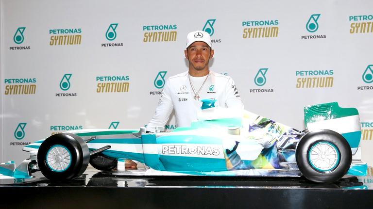 Lewis Hamilton participa de coletiva ao lado de Viviane Senna