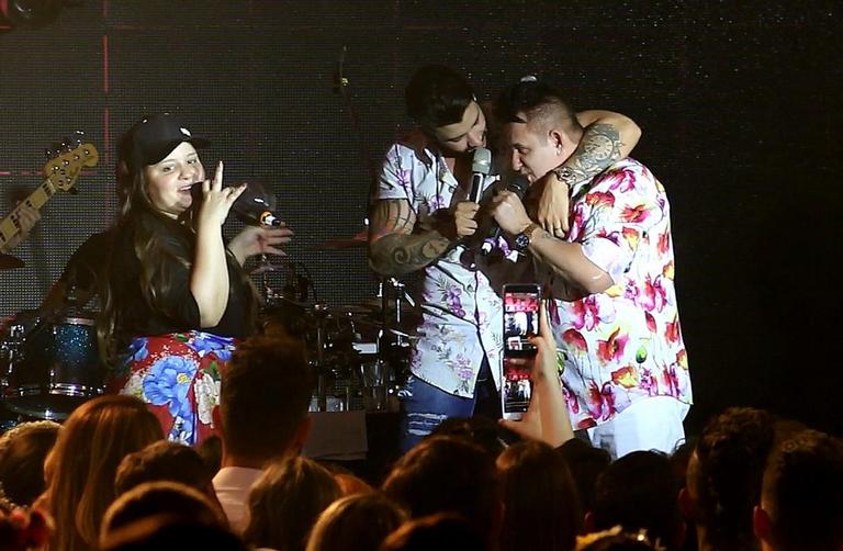 Marrone, da dupla com Bruno, celebra seus 52 anos com festão