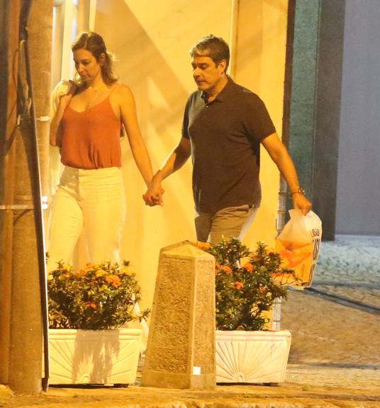 William Bonner curte passeio com Natasha Dantas, Vinicius e a nora no Rio