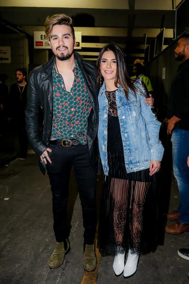 Luan Santana e Jade Magalhães curtem juntinhos show de Bruno Mars