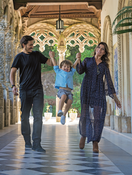 No Castelo de CARAS, Joana, Paulo e Martin são só sorrisos com a gestação de Gaia. Aos sete meses, a atriz já não sente enjoos