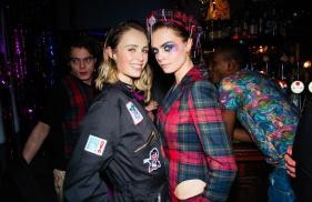  Burberry x Cara Delevingne Festa de Natal