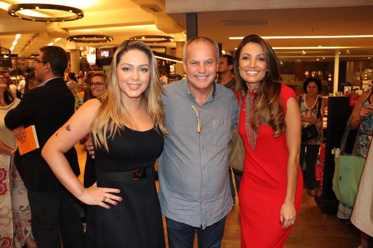 Renato Aragão recebe os amigos em sessão de autógrafos no Rio