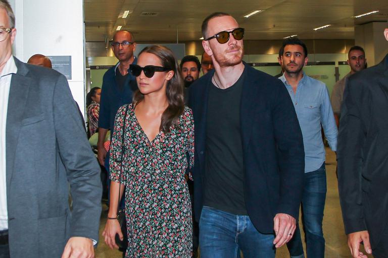 Alicia Vikander  e Michael Fassbender chegam a São Paulo 