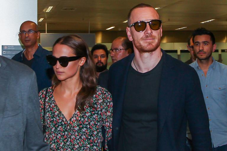 Alicia Vikander  e Michael Fassbender chegam a São Paulo 