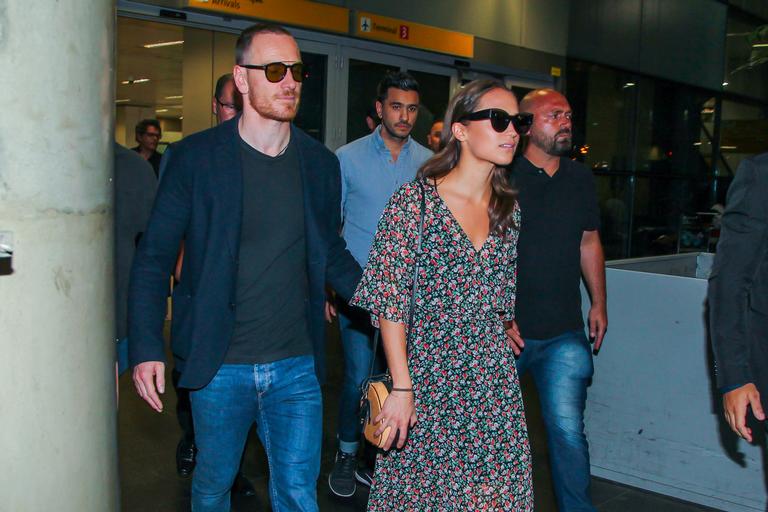 Alicia Vikander  e Michael Fassbender chegam a São Paulo 