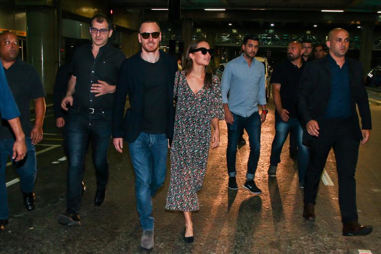 Alicia Vikander  e Michael Fassbender chegam a São Paulo 