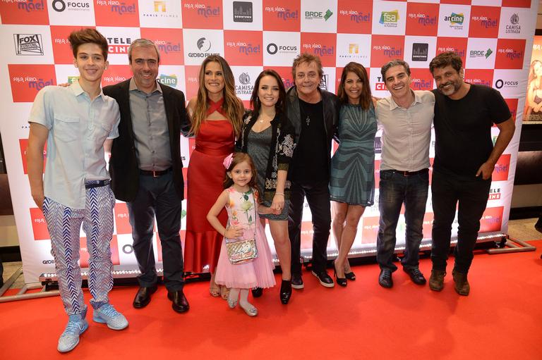 Elenco prestigia a première de 'Fala Sério, Mãe'