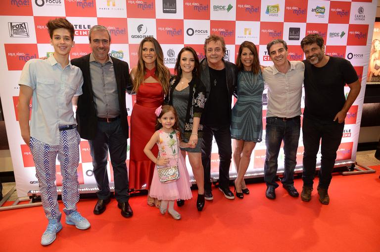 Elenco prestigia a première de 'Fala Sério, Mãe'