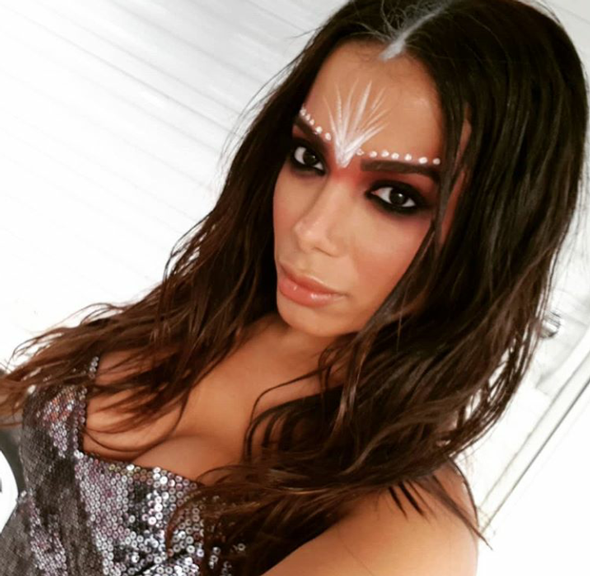 Anitta grava clipe na Colômbia