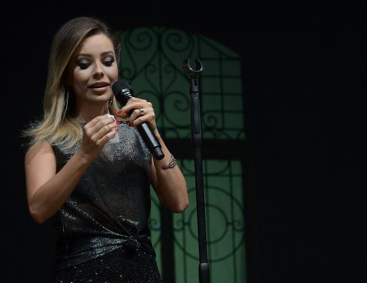 Sandy na turnê 'Meu Canto'