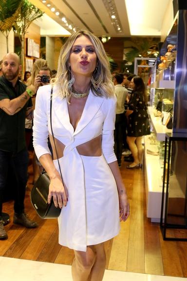  15 looks total white Giovanna Ewbank pro Réveillon