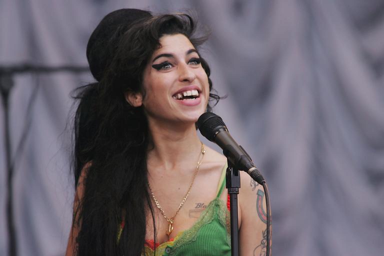 Pai de Amy Winehouse afirma ver o fantasma da filha