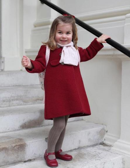 Princesa Charlotte esbanja fofura em primeiro dia de aula 