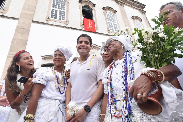 Antonio Carlos Magalhães Neto participa da lavagem da Igreja do Senhor do Bonfim