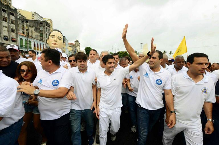 Antonio Carlos Magalhães Neto participa da lavagem da Igreja do Senhor do Bonfim