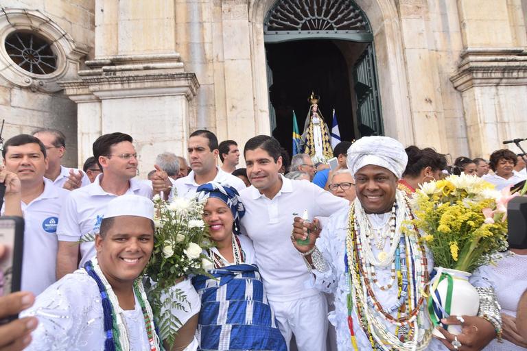 Antonio Carlos Magalhães Neto participa da lavagem da Igreja do Senhor do Bonfim