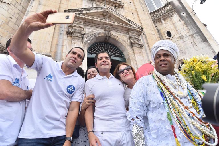 Antonio Carlos Magalhães Neto participa da lavagem da Igreja do Senhor do Bonfim