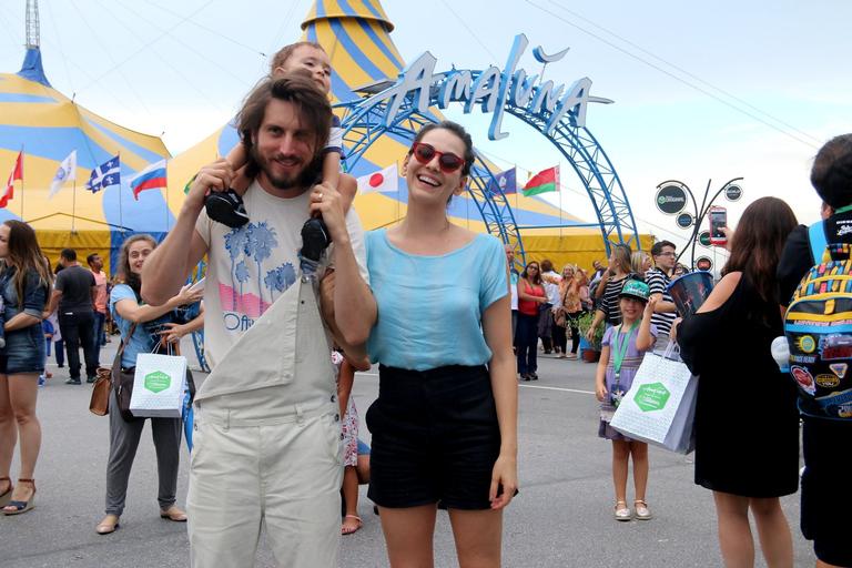 Tainá Müller leva o filho, Martin, pela 1° vez ao circo