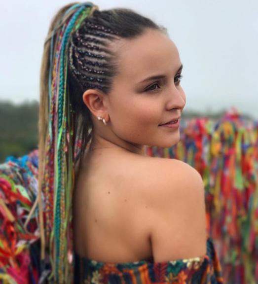 Confira as mudanças de visual de Larissa Manoela