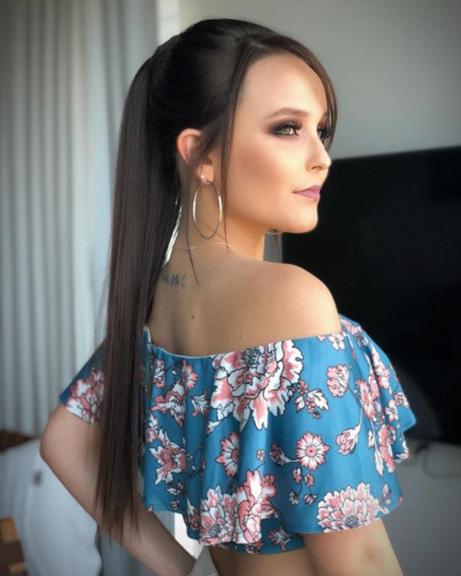 Confira as mudanças de visual de Larissa Manoela