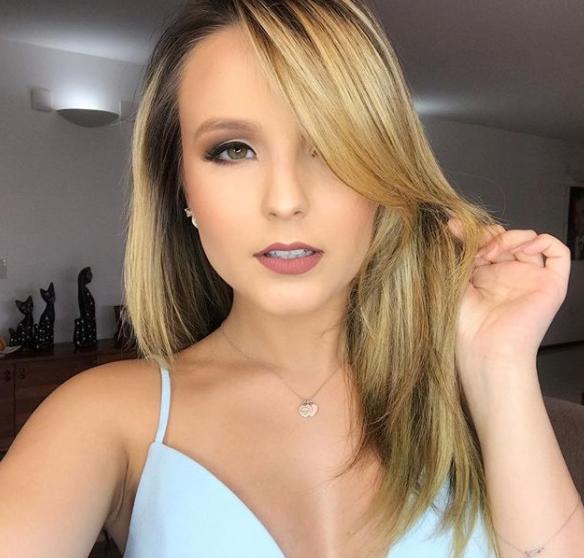 Confira as mudanças de visual de Larissa Manoela