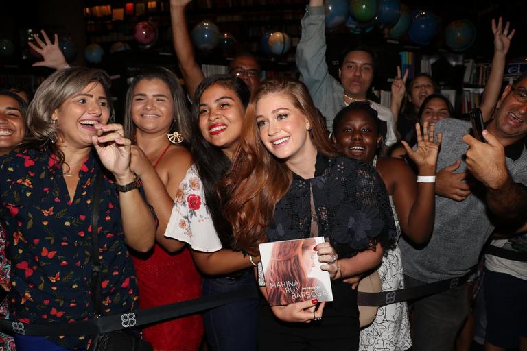 Marina Ruy Barbosa lança seu livro no Rio de Janeiro