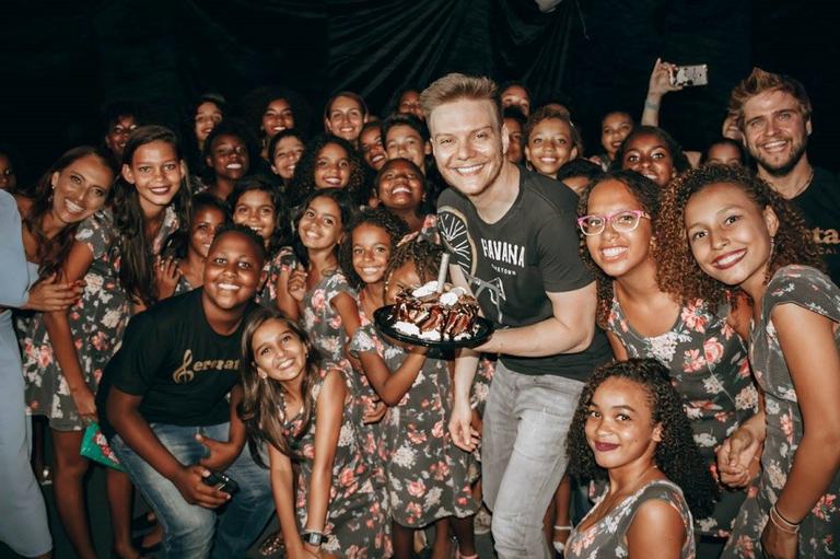 Michel Teló comemora aniversário no ES