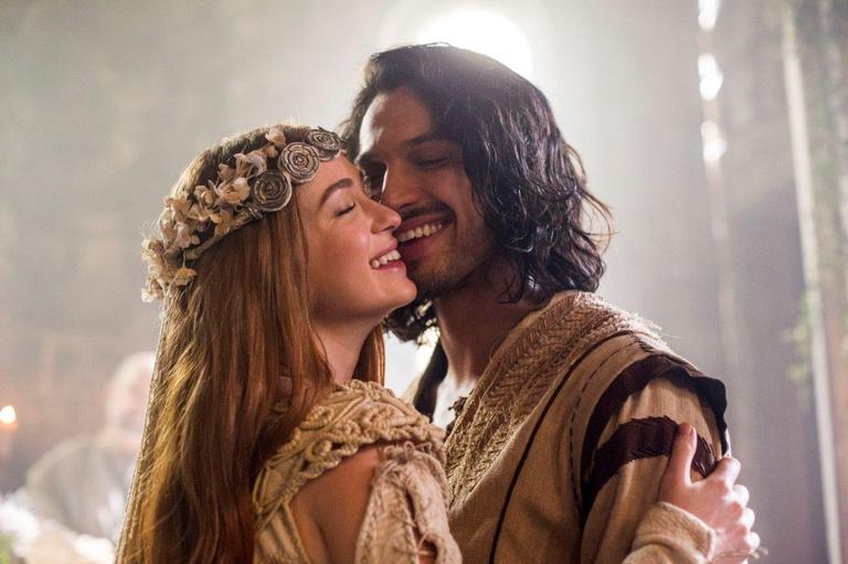 O casamento de Afonso (Romulo Estrela) e Amália (Marina Ruy Barbosa)