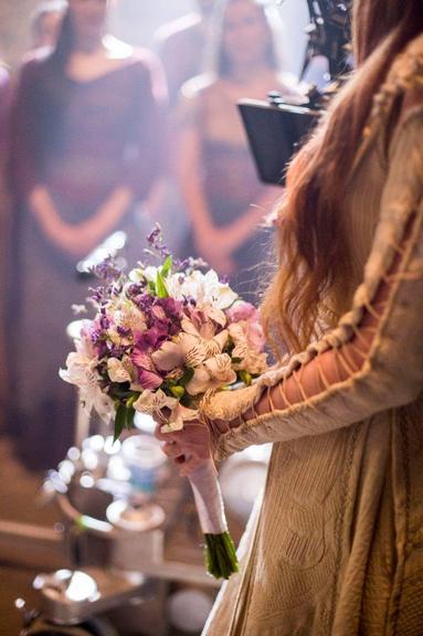 O casamento de Afonso (Romulo Estrela) e Amália (Marina Ruy Barbosa)