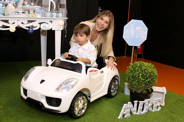 Juliana D’Agostini comemora os dois anos de André