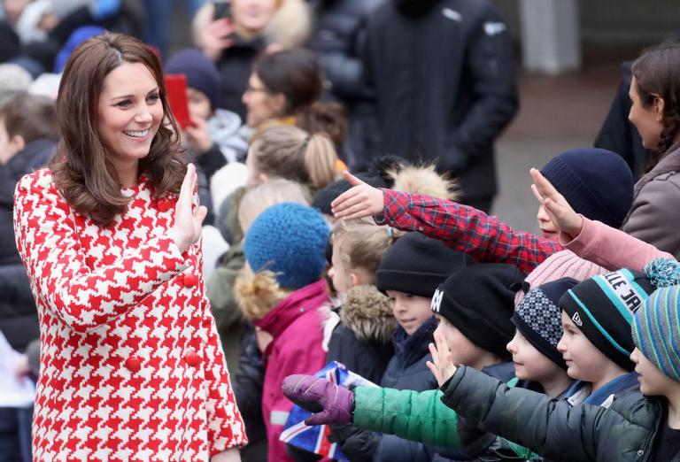 Kate Middleton exibe barriga de grávida na Suécia