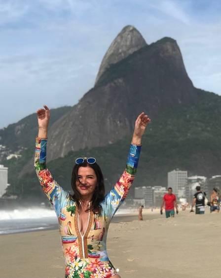 Luma de Oliveira ousa em fotos nas redes sociais