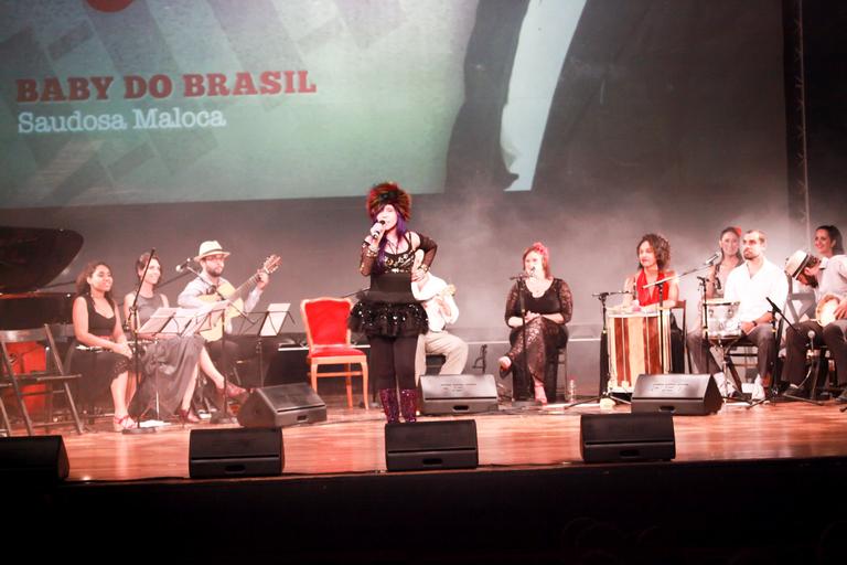 Walter Casagrande recebe prestígio de vips em evento em homenageando Adoniran Barbosa