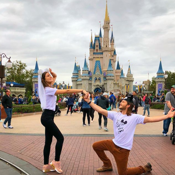 Camila Queiroz e Klebber Toledo em Orlando