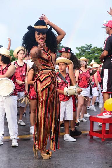 Veja os looks ousados do Carnaval