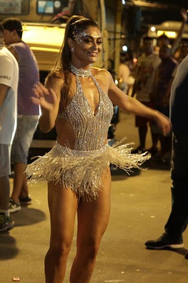 Veja os looks ousados do Carnaval